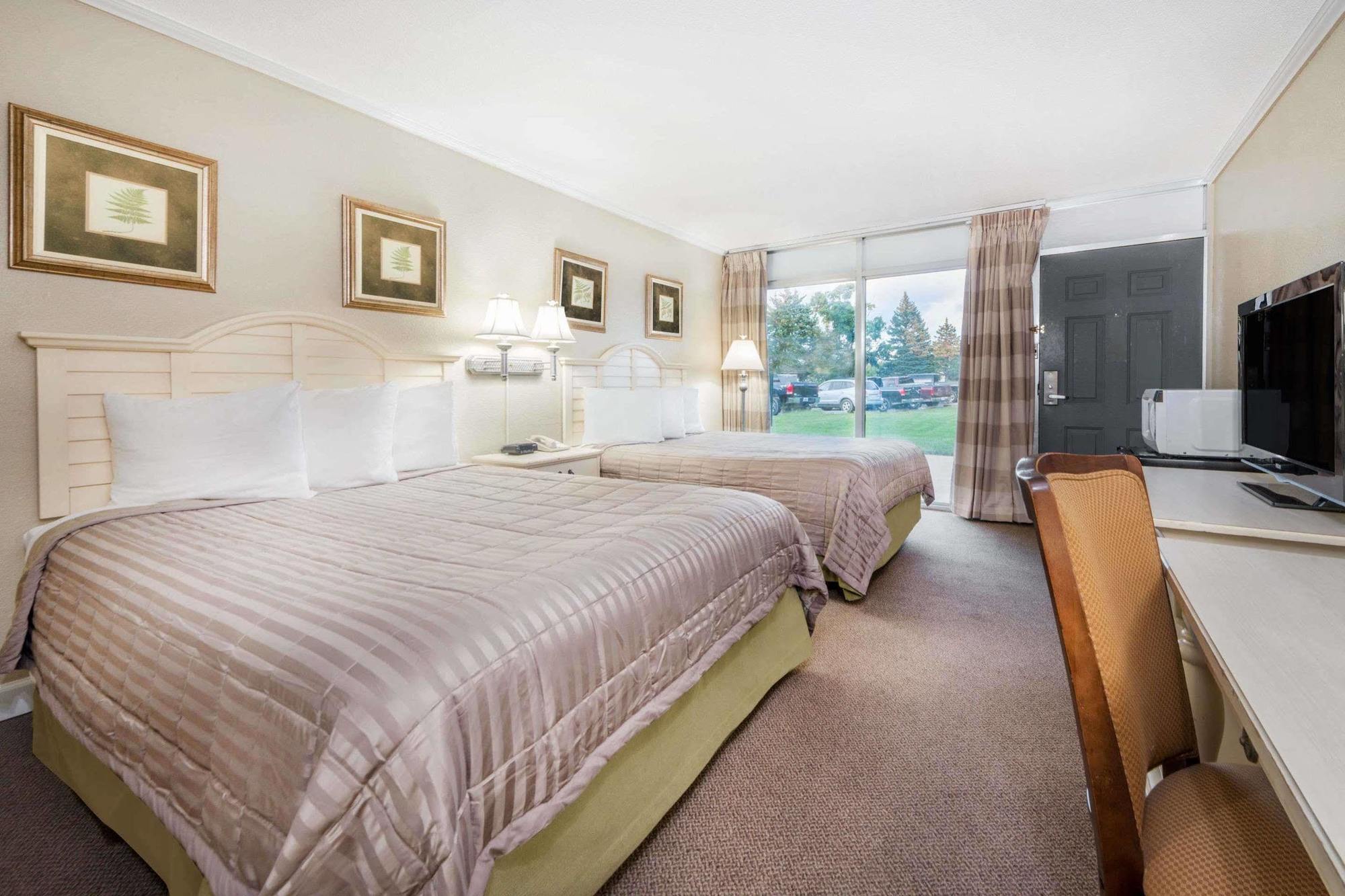 Howard Johnson By Wyndham Burlington Exterior photo